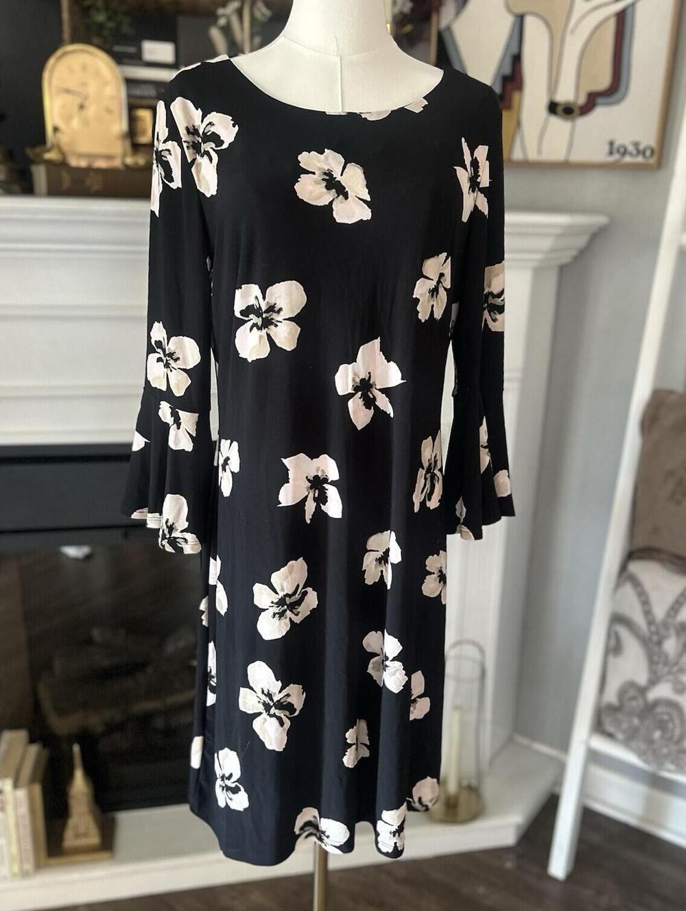 Tommy Hilfiger Black Shift Dress W/Flutter Sleeve Size 10 Women’s Floral Theme